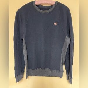 Hollister Men's Navy Blue Sweater size small